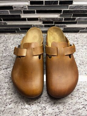 Men's Birkenstock Boston Leather Slip-On Clogs in Brown size 10 (43EU)